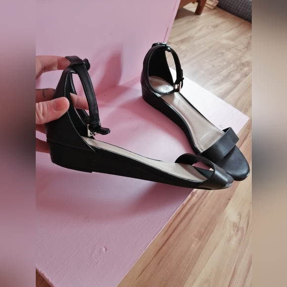 ALDO Black Sandals Size 8 / 39 - Picture 2 of 4